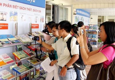 Chống in lậu: Chẳng lẽ bó tay?