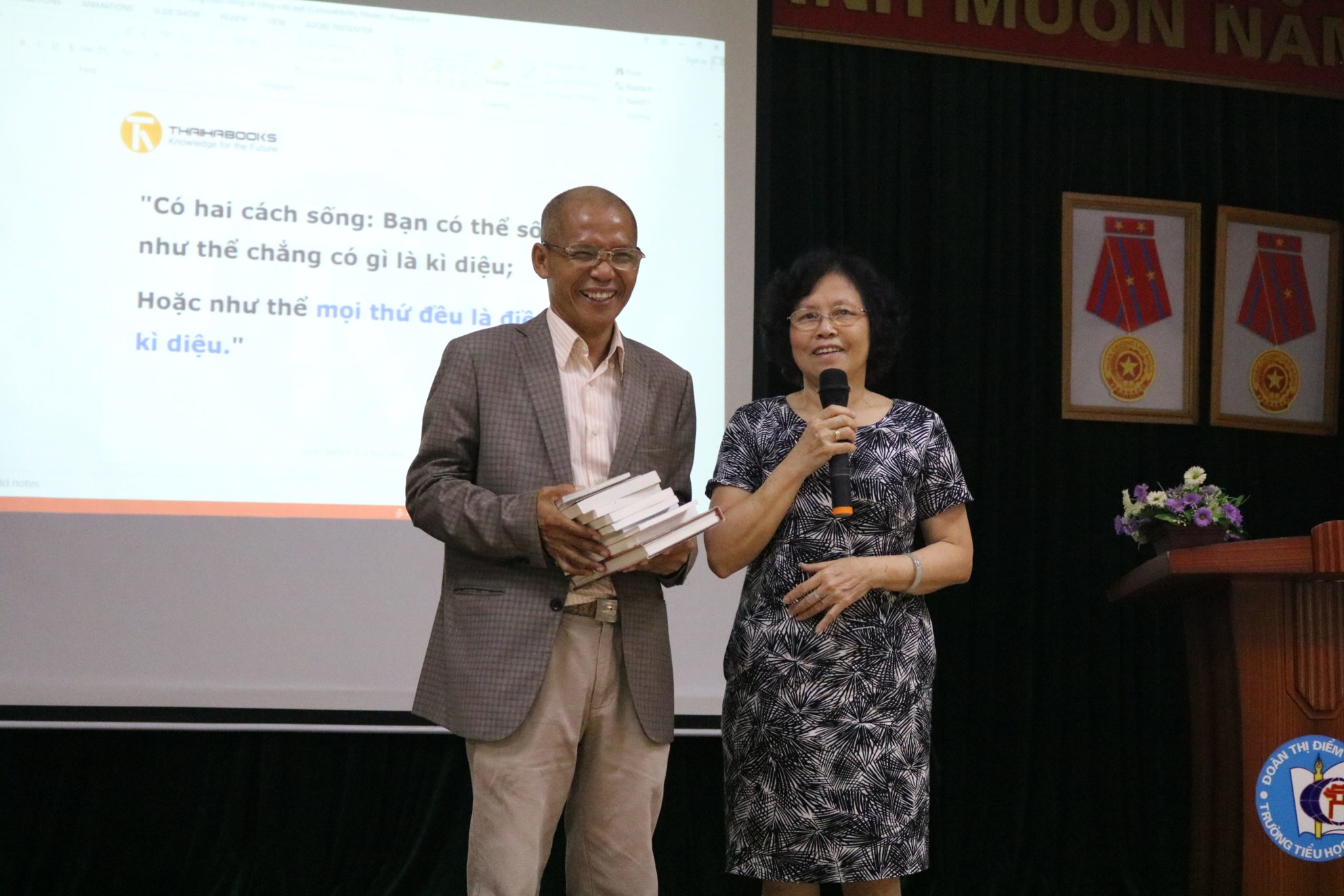 Ts. Nguyễn Mạnh Hùng: “ Chữ tâm kia mới bằng ba chữ tài”