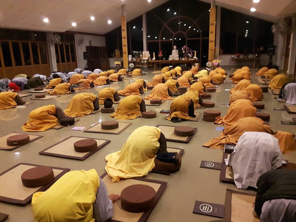 Một ngày thiền ở Làng Mai