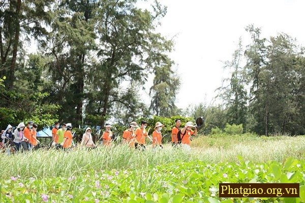 Hello Green Sunday “dọn rác đường, sạch rác tâm”