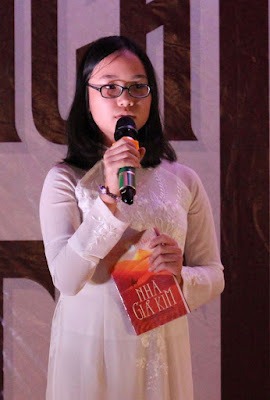 Cô bé lớp 6 và niềm đam mê đọc sách