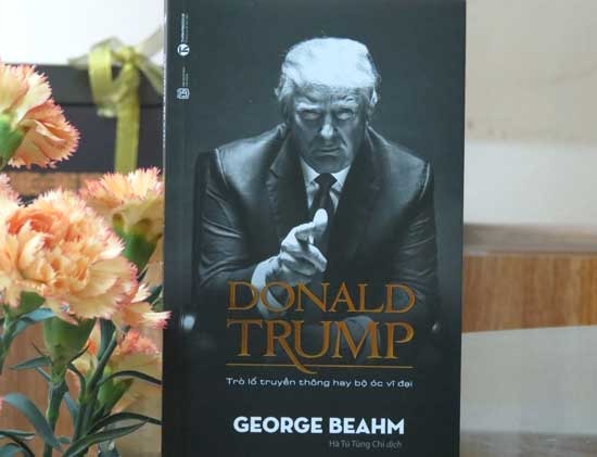 Đọc về “Trò lố truyền thông hay bộ óc vĩ đại” để giải mã hiện tượng Donald Trump