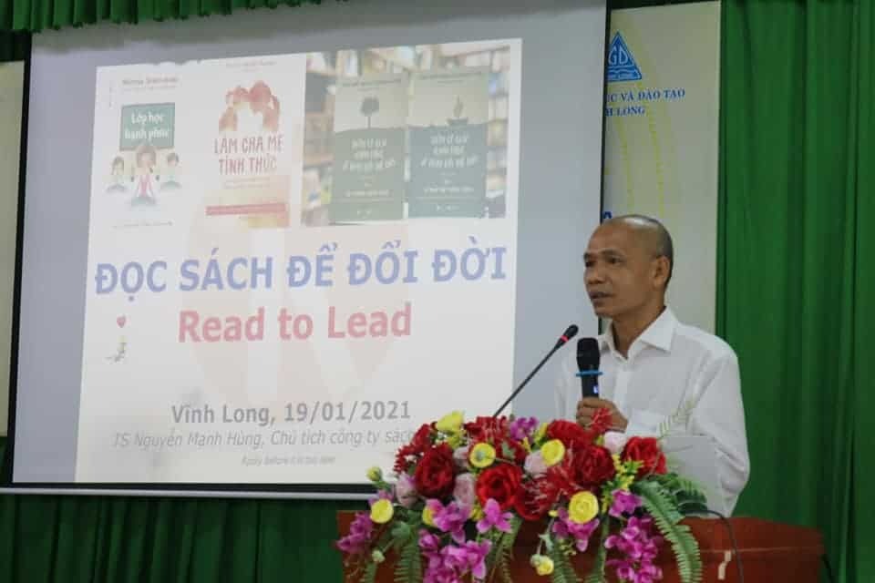 TS Nguyễn Mạnh Hùng giao lưu chia sẻ về phát triển văn hóa đọc trong nhà trường tại tỉnh Vĩnh Long