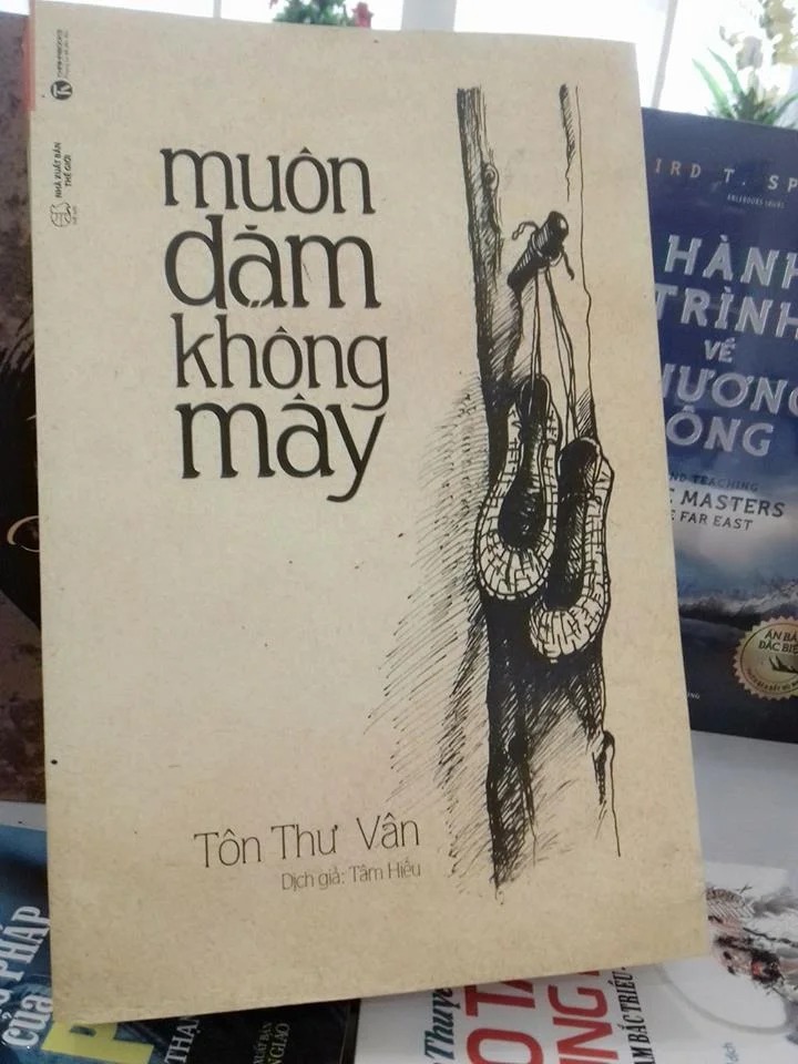 Viết về cuốn sách của tháng 6