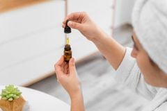 6 Tinh Dầu Giúp Diệt Khuẩn Và Trị Nấm Da Đầu