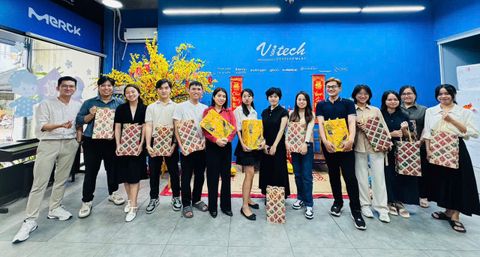 VITECH COMPANY DISTRIBUTES TET GIFTS TO STAFF MEMBERS!