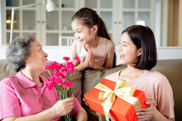 Tặng mẹ hoa nào là đẹp nhất ?