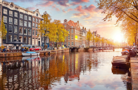 🌷 Amsterdam – Viên Ngọc Rực Rỡ Của Hà Lan 🚲💙