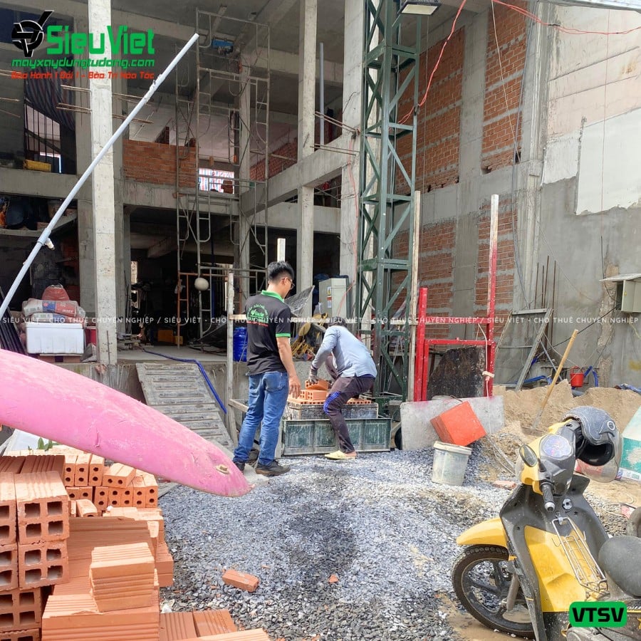 Vận thăng nâng hàng Siêu Việt