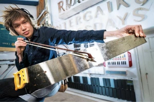 Đàn Cưa Âm Nhạc (Musical Saw): Âm thanh huyền ảo từ một dụng cụ bất ngờ