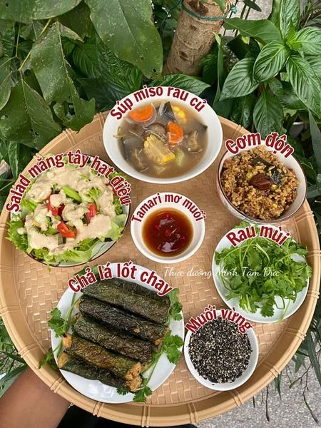 [NGÀY 46] Bữa trưa thanh lọc với chả lá lốt ấm bụng và súp miso rau củ thanh ngọt tự nhiên