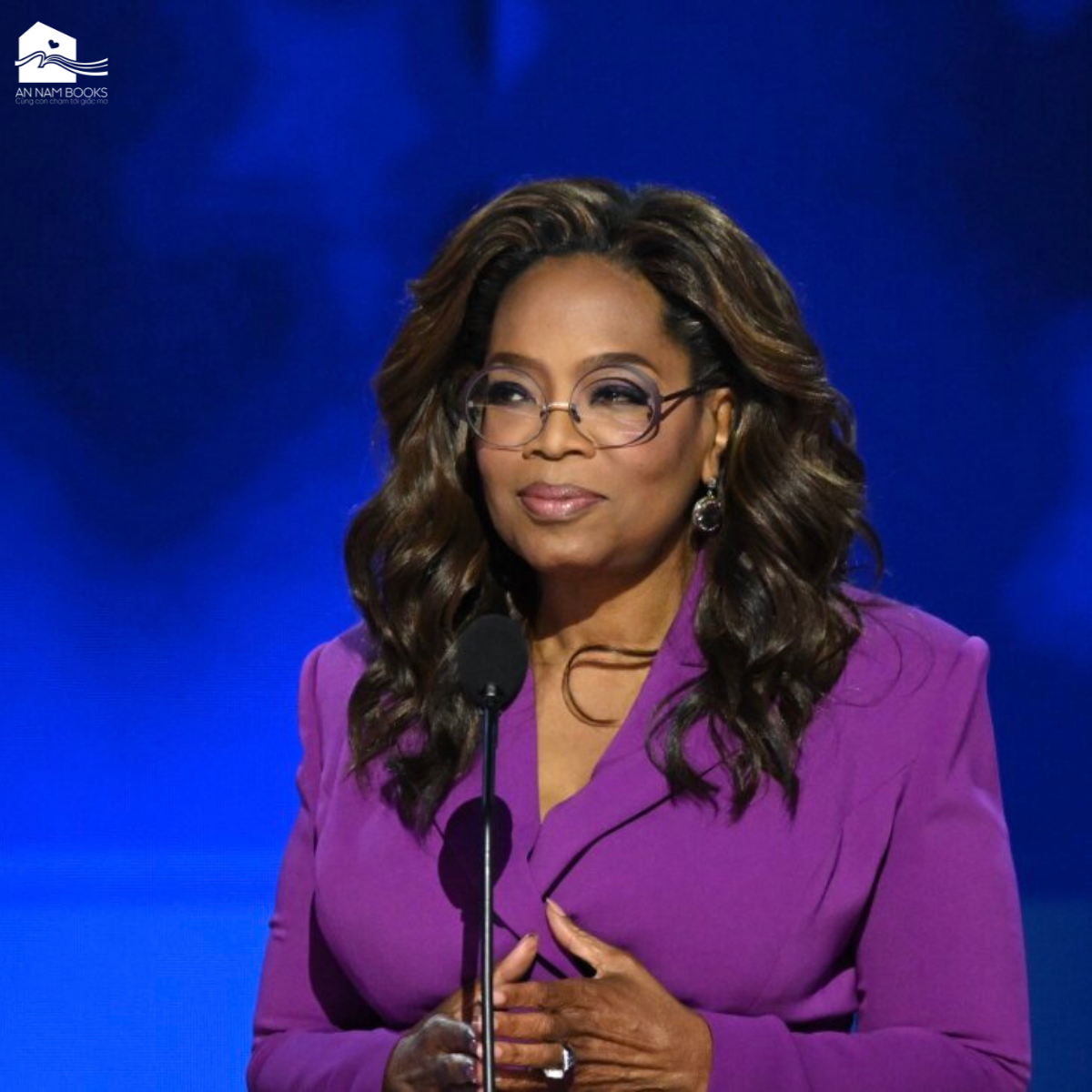 Oprah Winfrey – Những cuốn sách đã giúp bà từ một phụ nữ bị xâm hại năm 9 tuổi trở thành ‘nữ hoàng truyền thông”.
