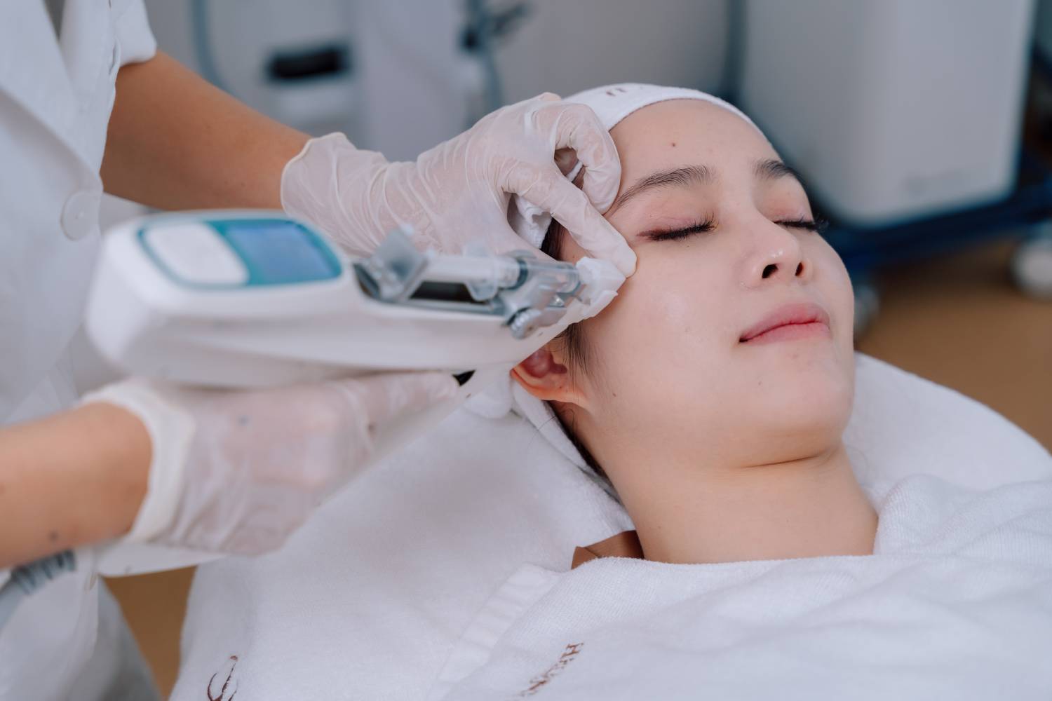 Dịch Vụ Căng Bóng, Trẻ Hóa Da Tại Helene Việt Nhật Clinic – Bí Quyết Cho Làn Da Mịn Màng, Sáng Khỏe