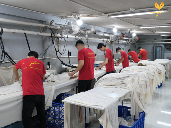 Xưởng may chất lượng hàng thiết kế thời trang cao cấp TP.HCM