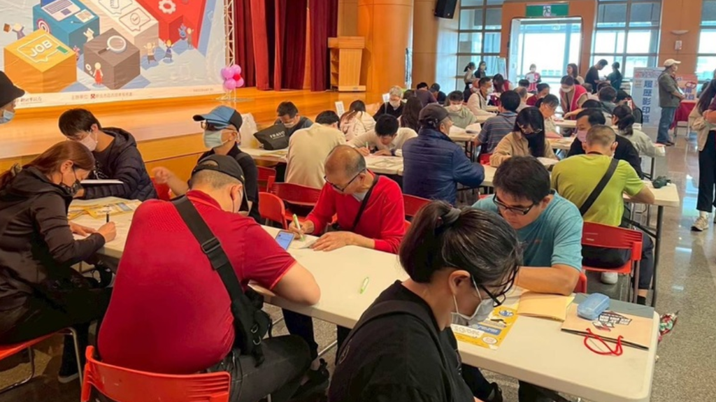 2.800 việc làm được tuyển tại hội chợ việc làm Tân Bắc