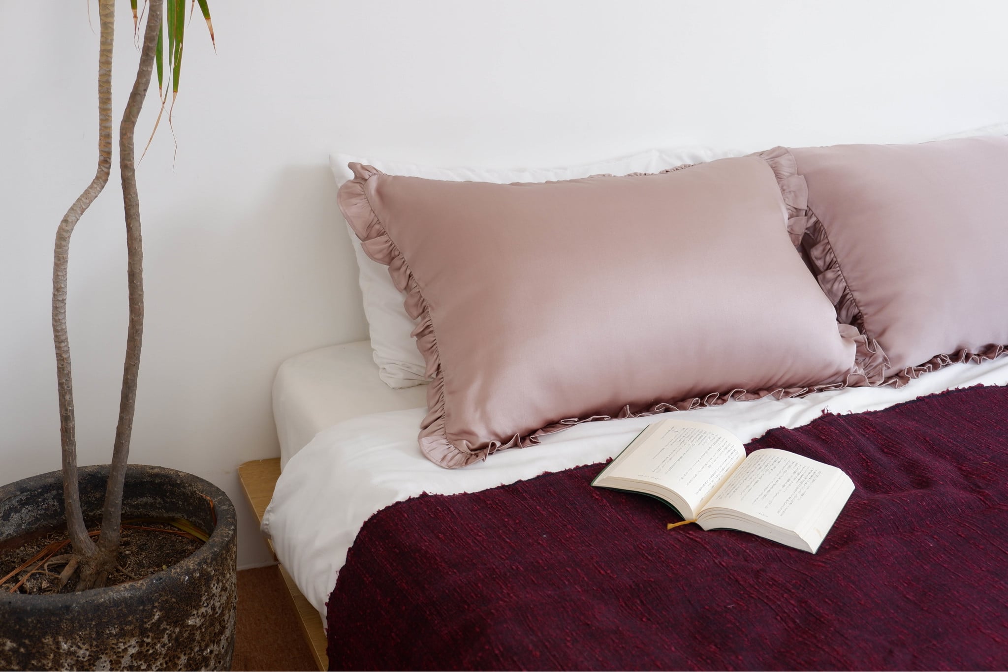 Dreamy Silk Pillowcase – Gentle on Skin, Smooth on Hair