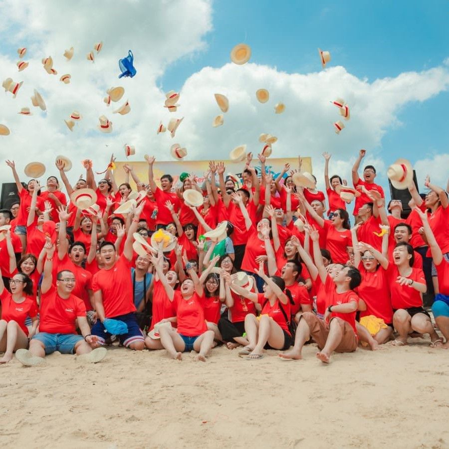TEAM BUILDING NÊN MẶC GÌ? CÁCH MIX & MATCH ĐỒNG PHỤC TEAM BUILDING CỰC ẤN TƯỢNG