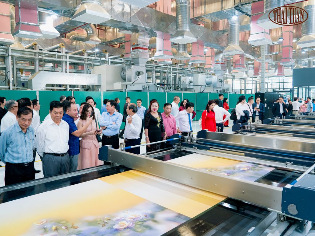 Nhà máy hiện đại với máy móc, trang thiết bị tiên tiến theo tiêu chuẩn Châu Âu