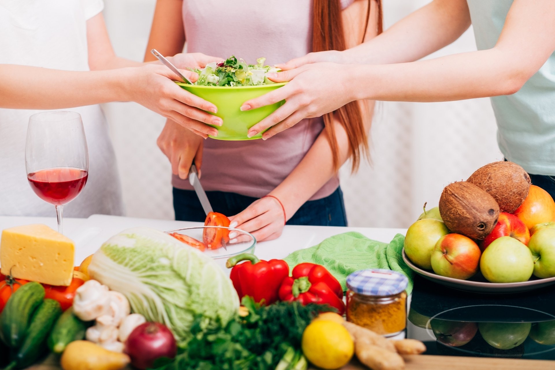 Thay đổi chế độ ăn uống lành mạnh để bổ sung vitamin và cải thiện tình trạng mụn lưng mụn ngực