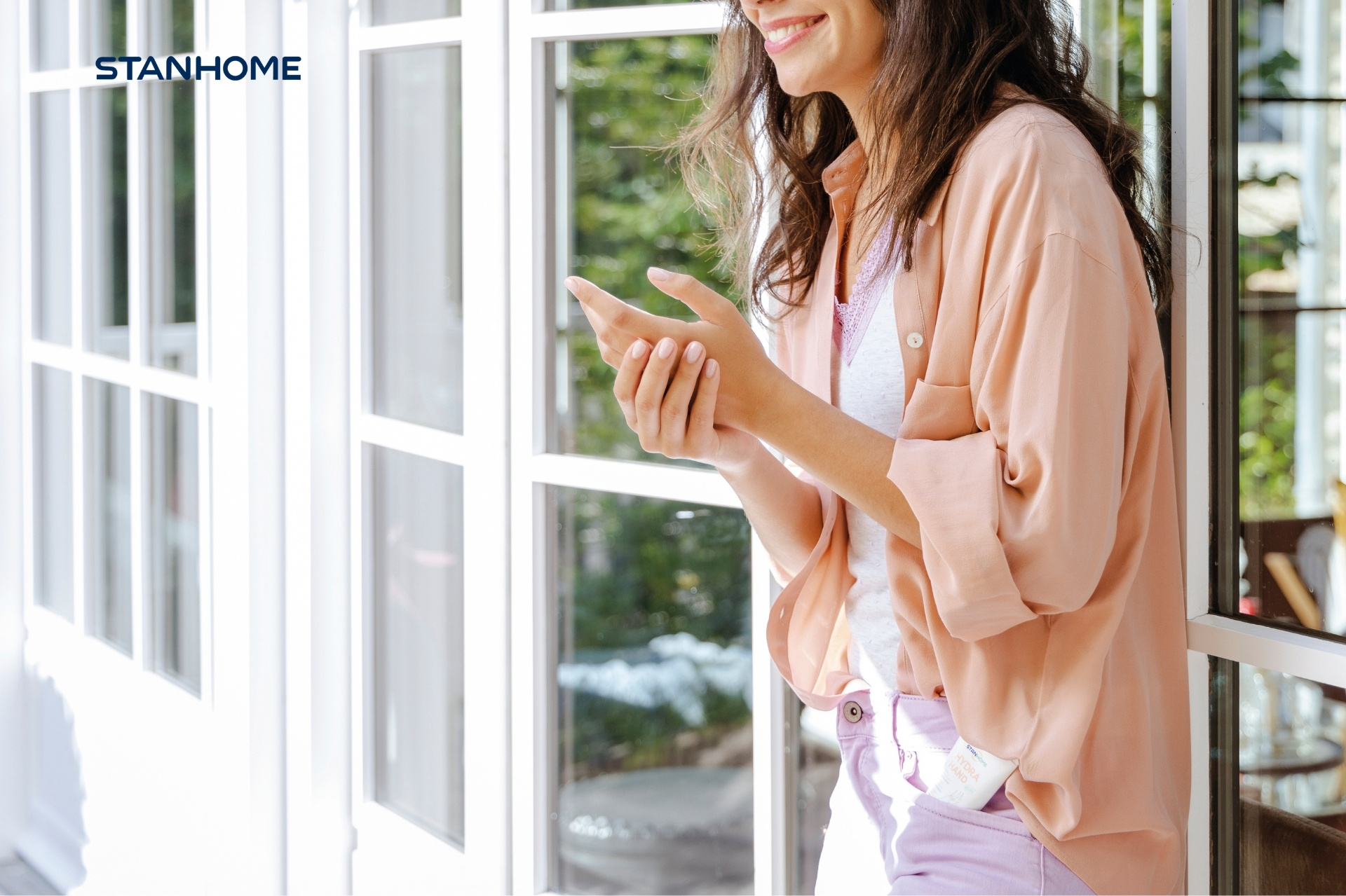 Kem dưỡng da tay Stanhome Hydra Hand giúp cấp ẩm da tay mọi lúc và dễ dàng sử dụng