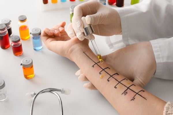 Mỗi sản phẩm đều phải trải qua quy trình kiểm nghiệm chặt chẽ trước khi được sử dụng trên da nhạy cảm
