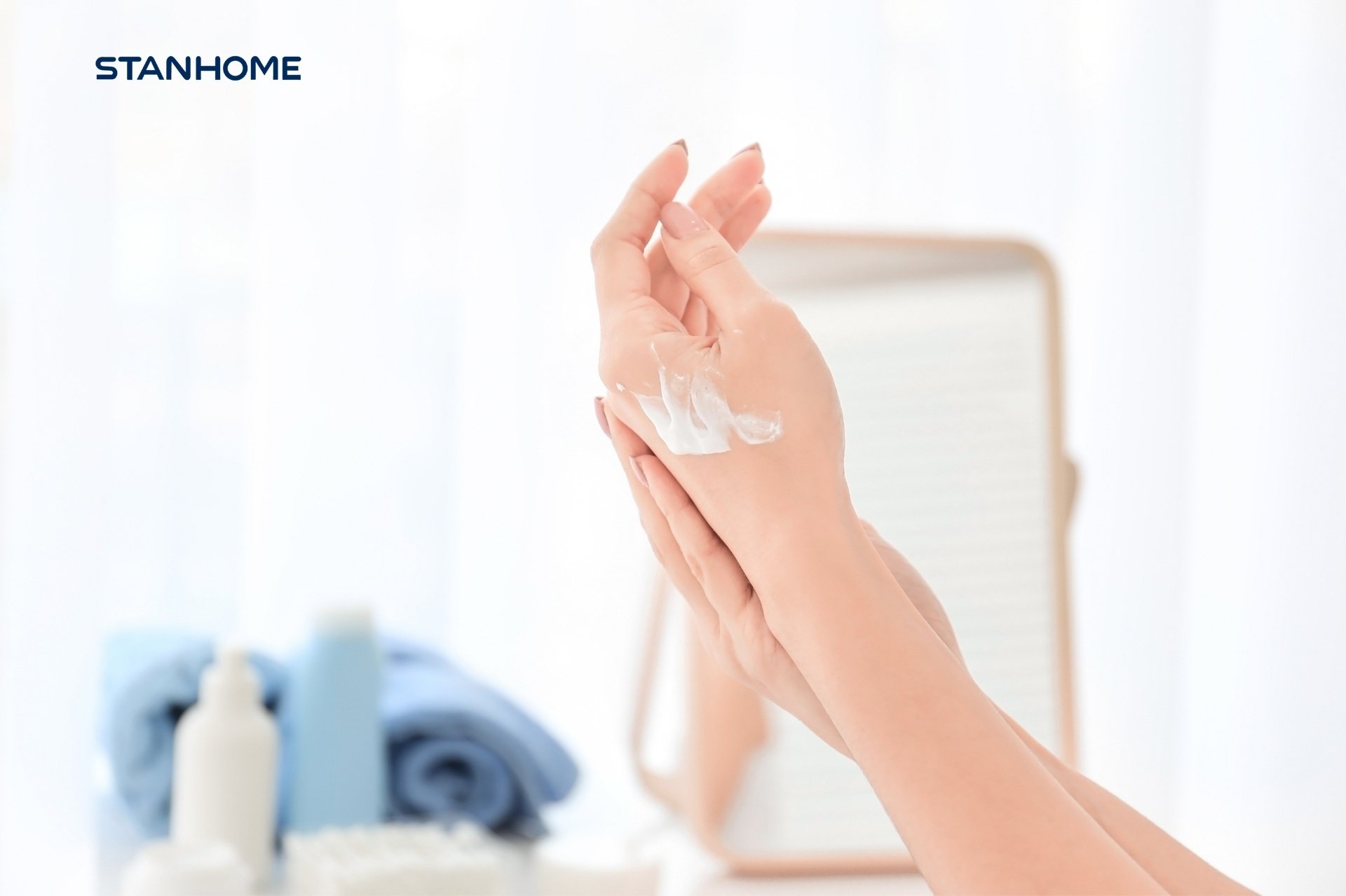 Khi lựa chọn kem bôi viêm da cơ địa, việc đáp ứng các tiêu chí an toàn và hiệu quả là vô cùng quan trọng để đảm bảo không gây kích ứng cho làn da nhạy cảm.