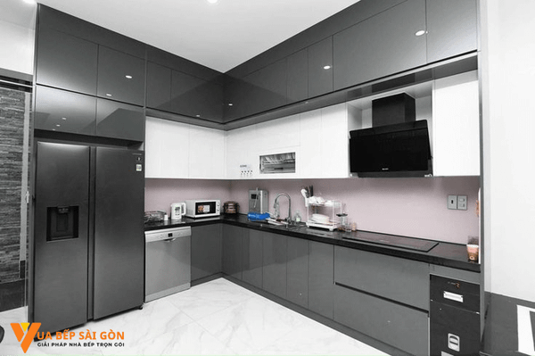 Tủ bếp nhựa acrylic màu đen