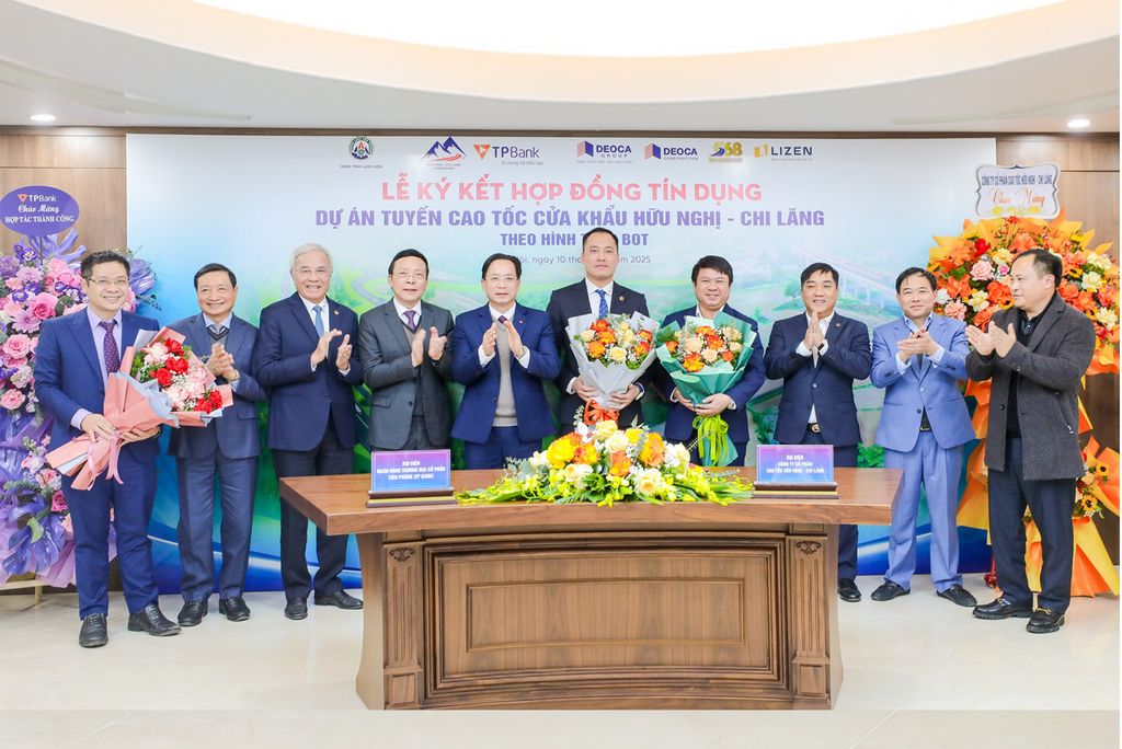 Ký hợp đồng tín dụng 2.500 tỷ đầu tư cao tốc Hữu Nghị - Chi Lăng