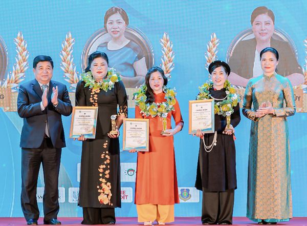 Startup Việt khát vọng đưa hồng vành khuyên treo gió ra thế giới