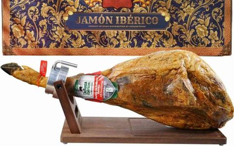 Ẩm thực cao cấp tại Việt Nam: Tại sao giới tinh hoa chọn đùi heo muối Iberico?