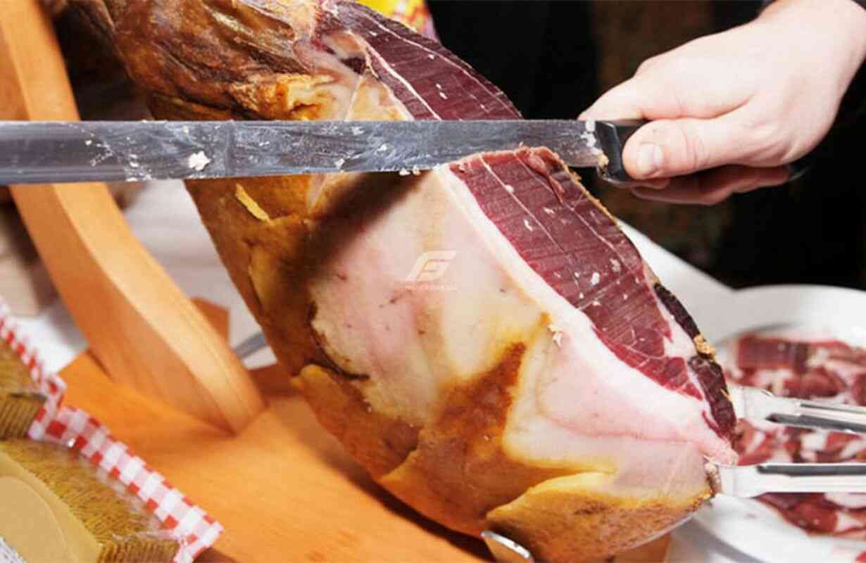 Dụng cụ cần chuẩn bị để cắt đùi heo muối Iberico