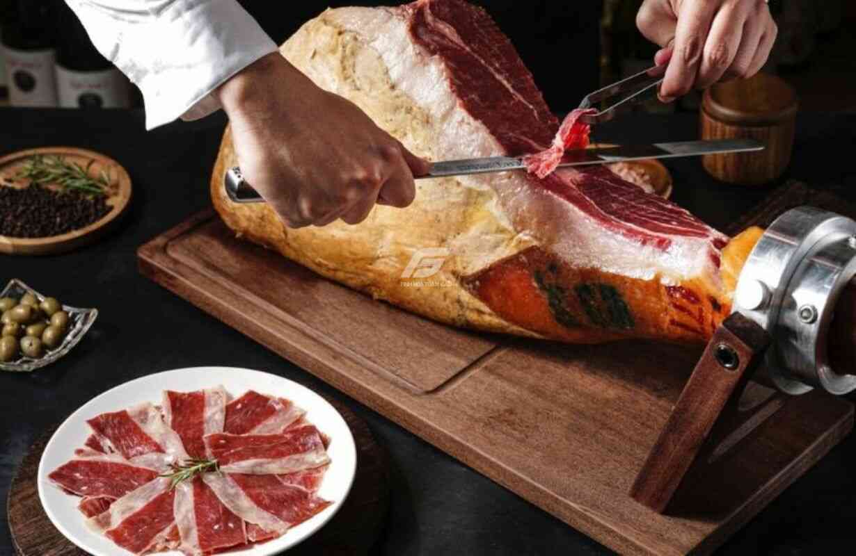 Cách cắt đùi heo muối Iberico tại nhà chuẩn như chuyên gia