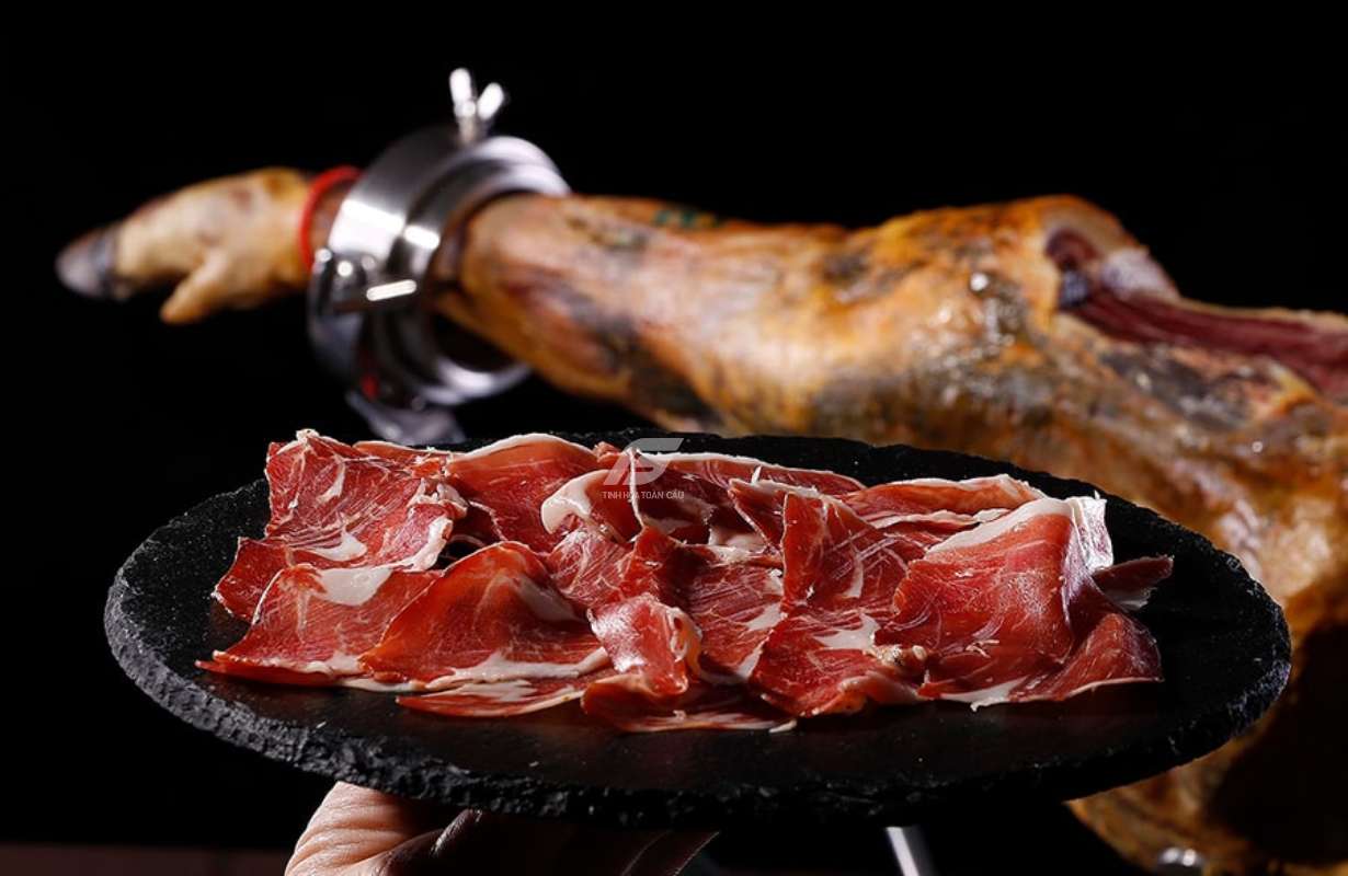 Vì sao đùi heo muối Iberico là loại thịt đắt đỏ nhưng vẫn bán chạy?