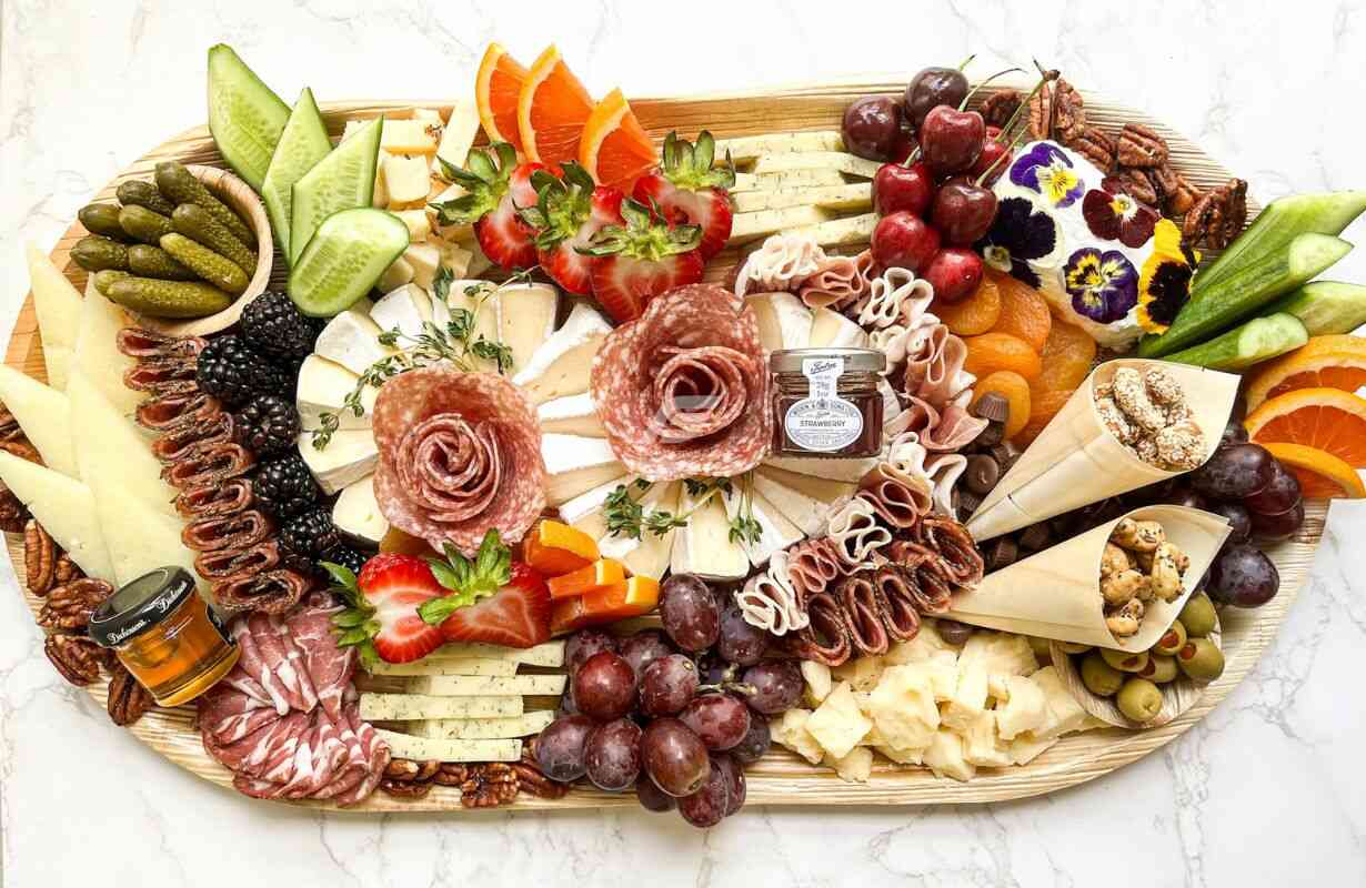 Charcuterie Boards nên ăn kèm cùng gì?