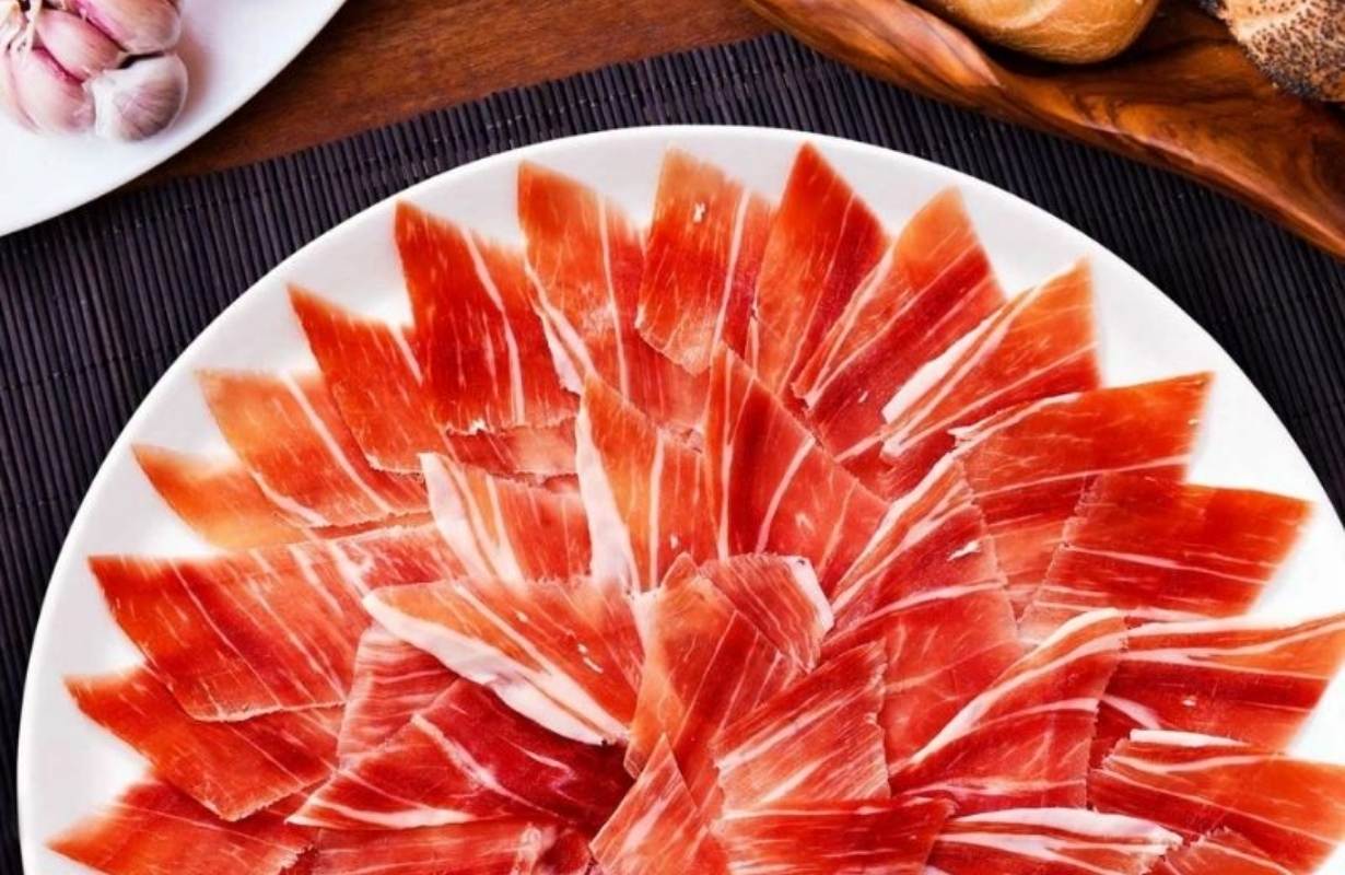 Tại sao đùi heo muối Montesano là lựa chọn hoàn hảo cho bữa tiệc đẳng cấp