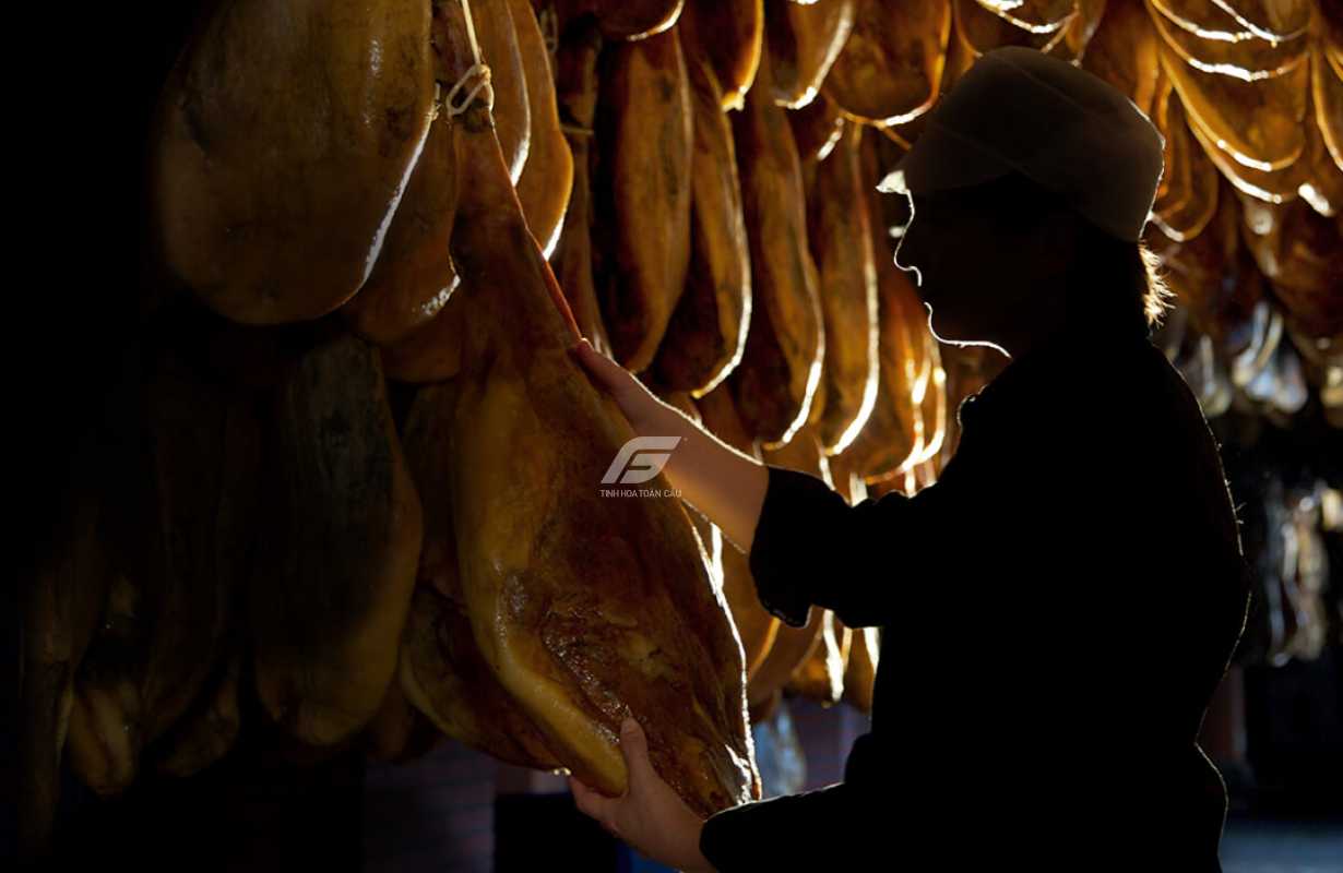 Quy trình sản xuất đùi heo muối Iberico Bellota 48 tháng