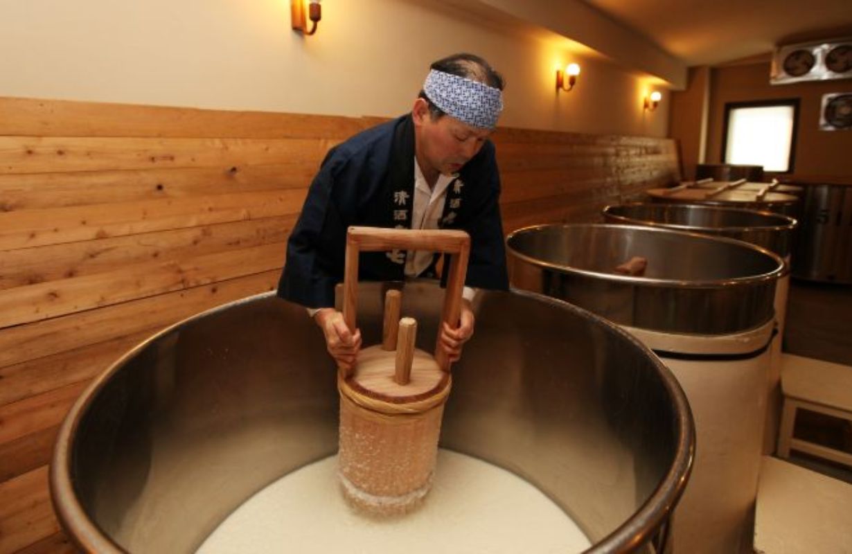 Giới thiệu về bậc thấy nấu rượu Takanobu Sato