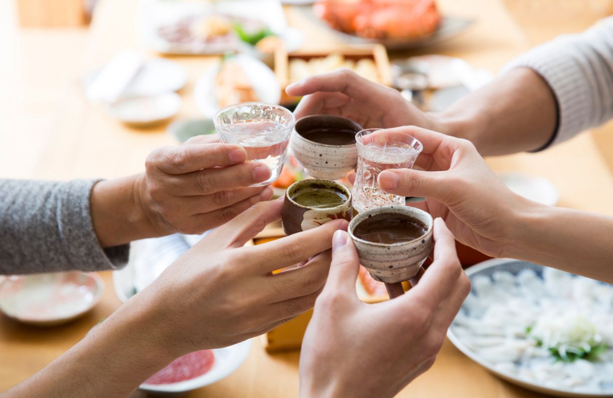 Nên thưởng thức Sake Nhật ấm hay lạnh vào mùa se lạnh?