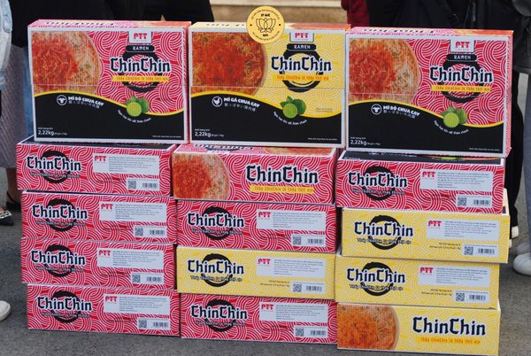 Anh-hung-dong-hanh-trinh-mi-chin-chin-mang-yeu-thuong-den-tre-em-xa-huoi-tu-tinh-nghe-an