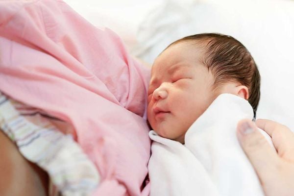 Hướng dẫn chăm sóc mẹ sau sinh thường