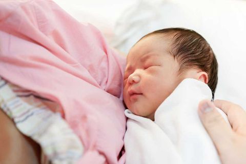 Hướng dẫn chăm sóc mẹ sau sinh thường