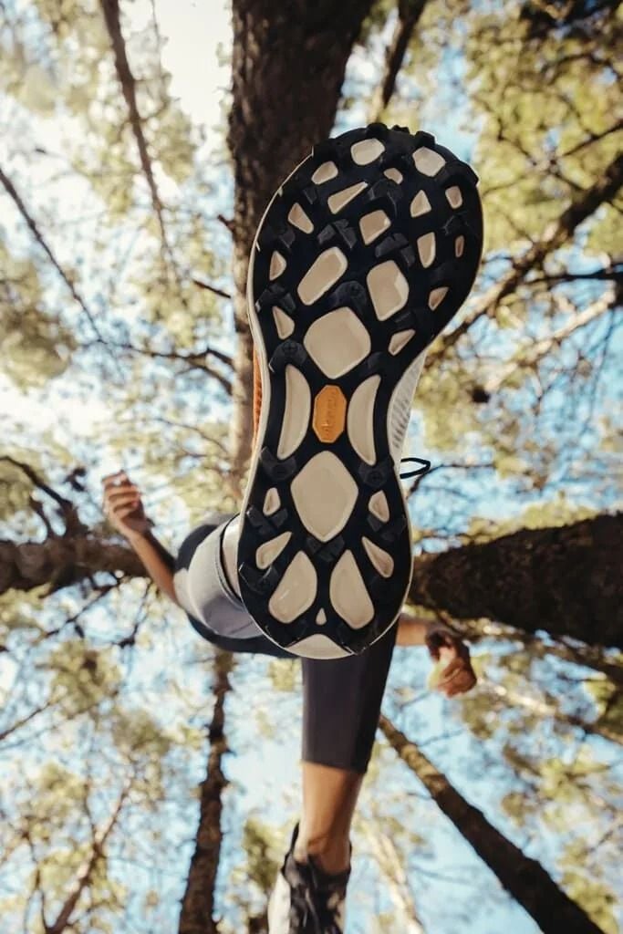 vibram-megagrip-la-gi?-tim-hieu-de-giay-sieu-bam-cho-chay-trail