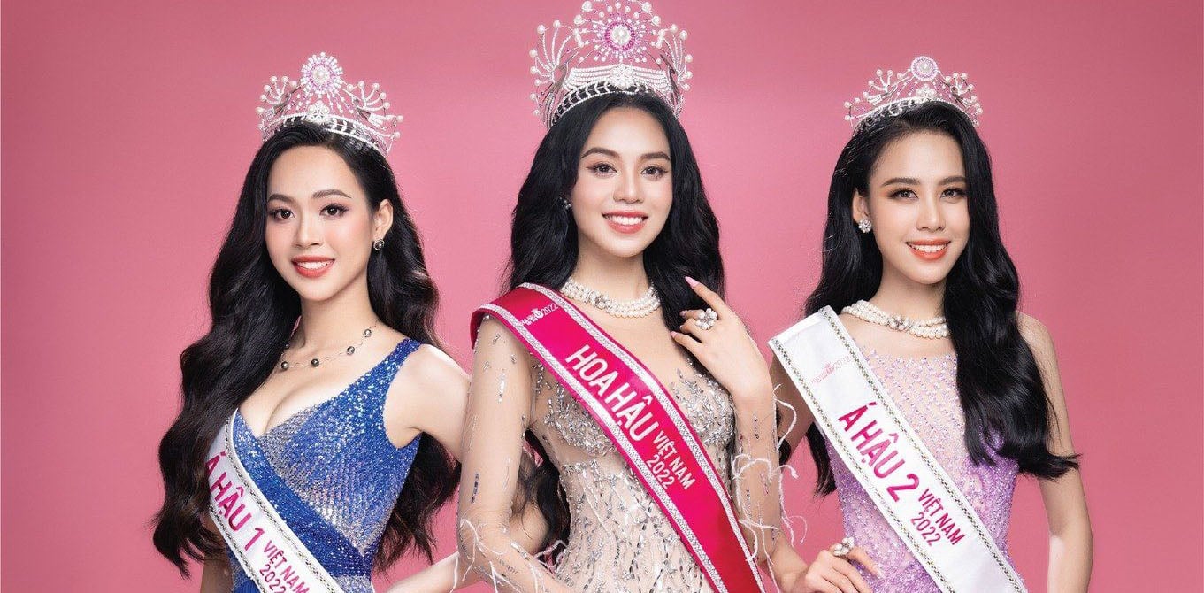 KHOẢNH KHẮC CEO LONG BEACH PEARL CHUYỂN GIAO VƯƠNG MIỆN HOA HẬU VIỆT NAM 2022