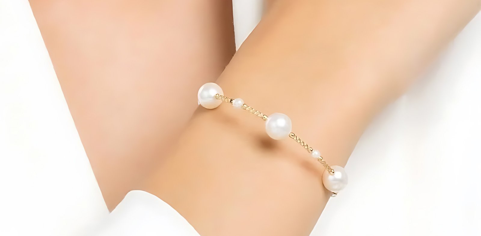 Đeo vòng tay nào? Bật mí cách đeo vòng tay đúng cách