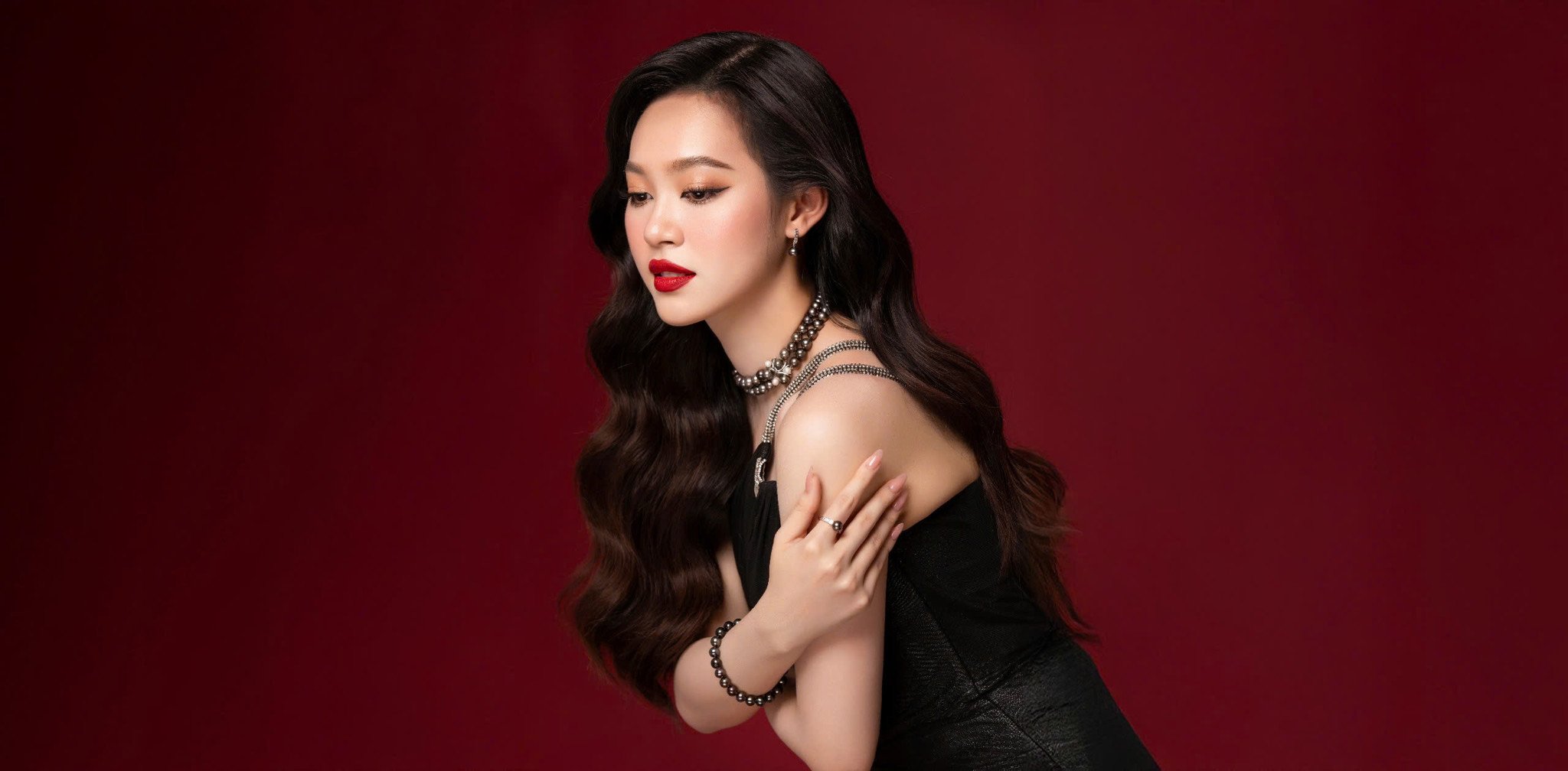 Bộ trang sức ngọc trai đen huyền bí, cao cấp