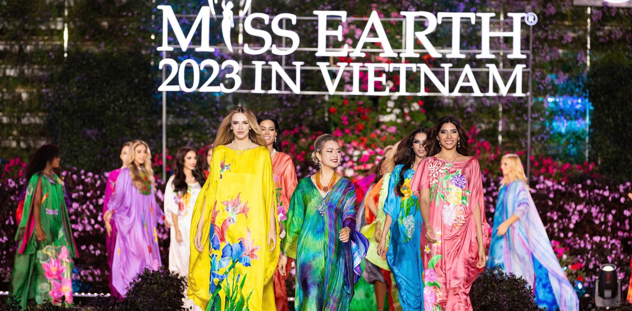 GẦN 90 HOA HẬU DIỆN TRANG SỨC NGỌC TRAI LONG BEACH PEARL TẠI BÁN KẾT MISS EARTH 2023