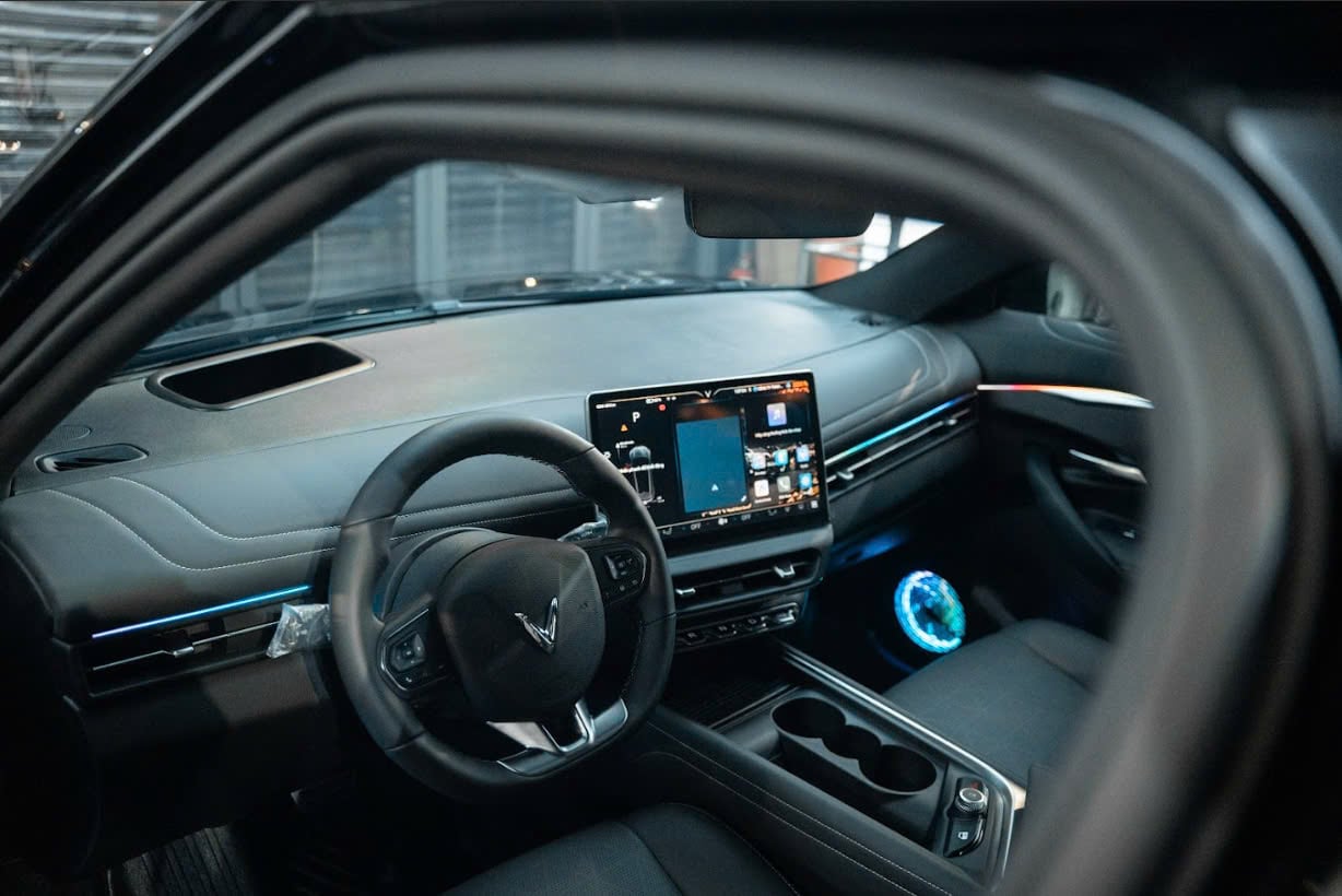 Không chỉ ngoại thất, dán PPF nội thất ô tô cũng quan trọng để bảo vệ các bộ phận bên trong xe khỏi hư hại.