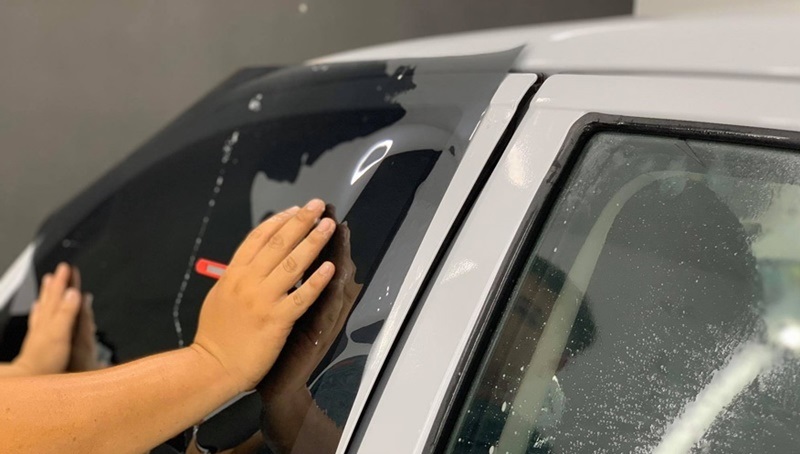 Phim Llumar Mỹ: chống UV 99%, giảm nhiệt tốt, không cản sóng, phù hợp xe cao cấp