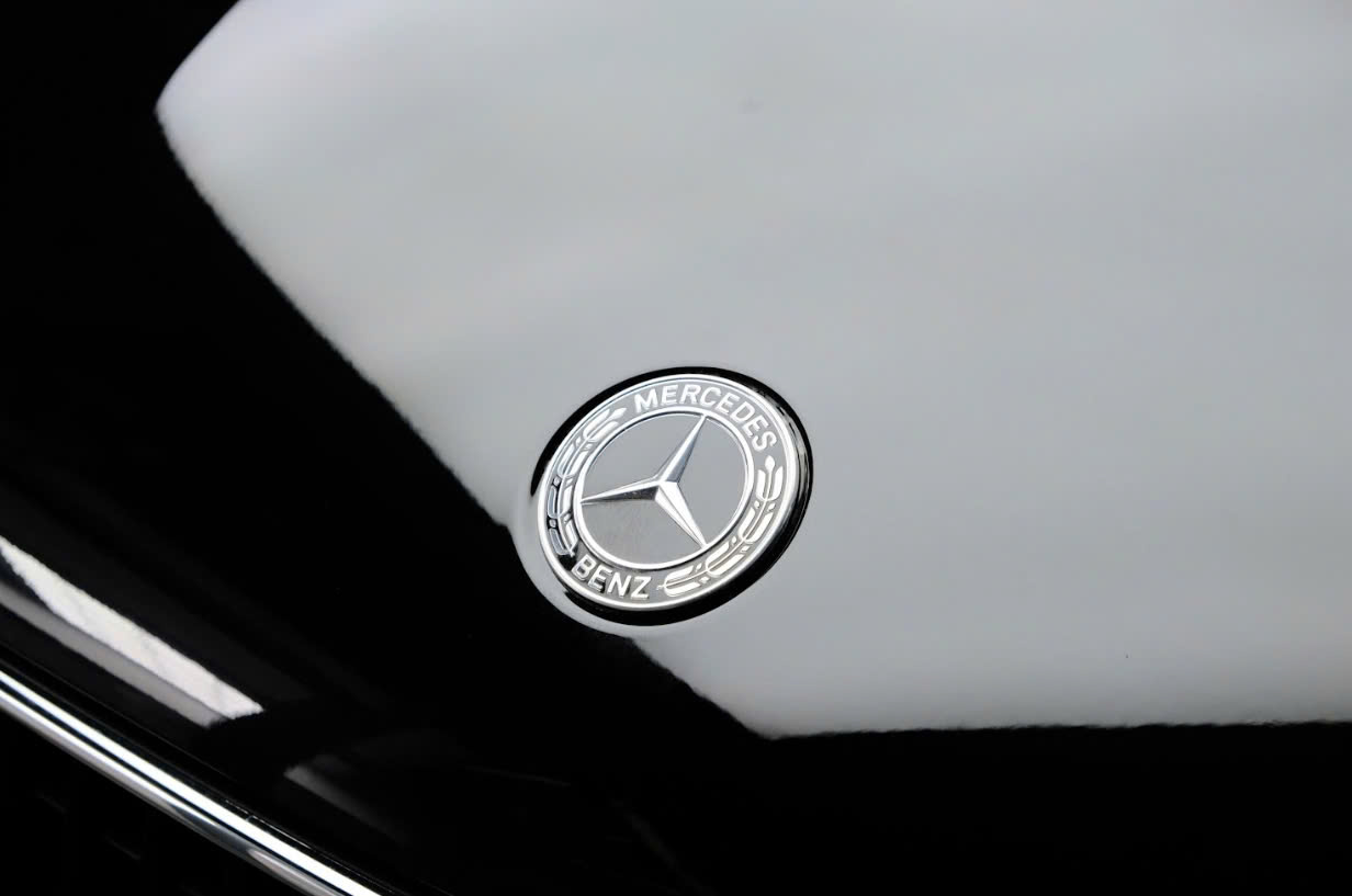 Dán PPF cho ngoại thất xe hơi để giữ xe luôn sáng như mới, hạn chế hư hại