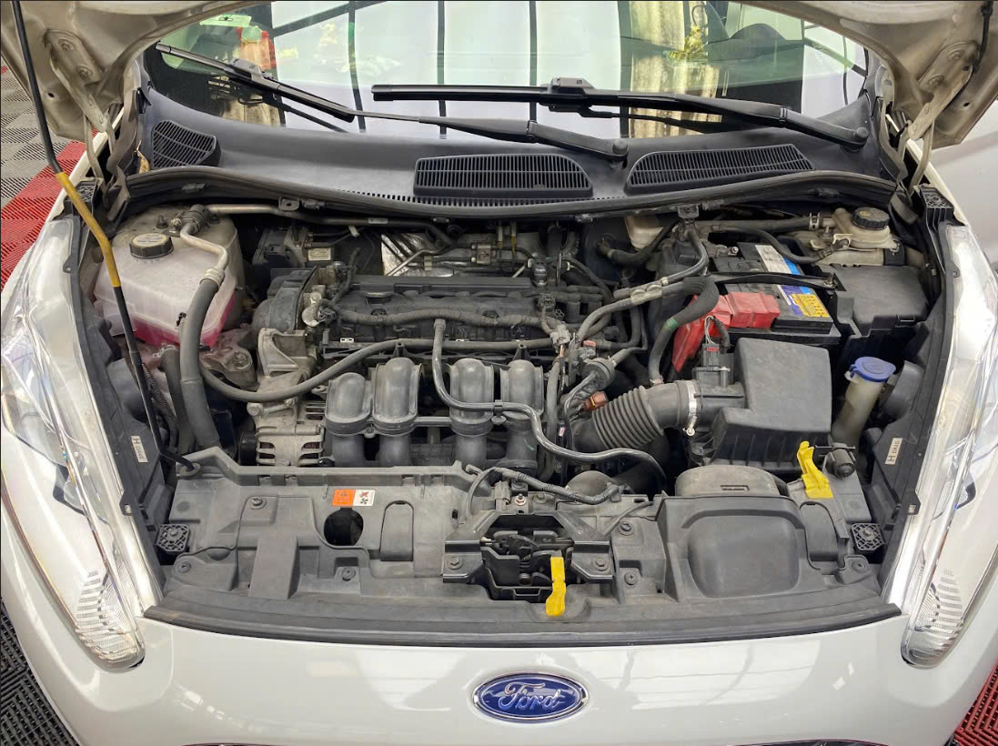 Bảng giá vệ sinh khoang máy ô tô sẽ thay đổi theo dòng xe, tình trạng và phương pháp sử dụng.